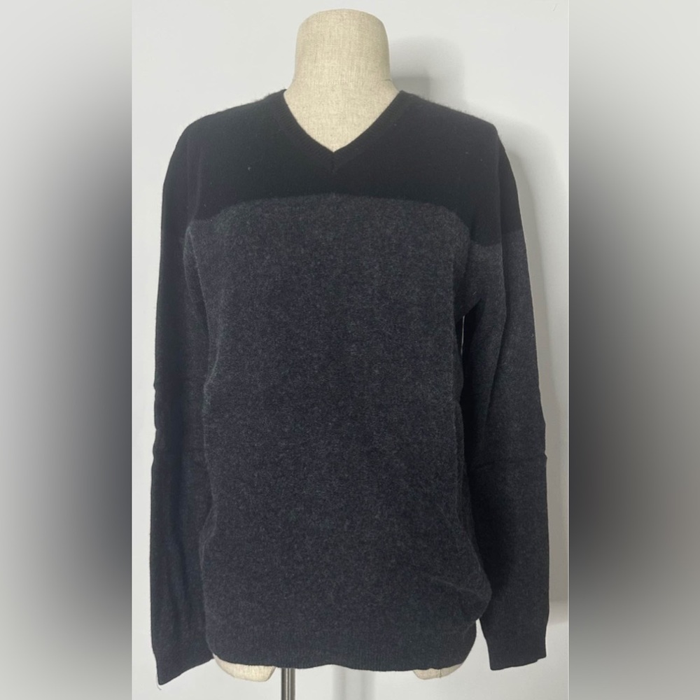 IKKS Pure Édition: Black and Gray V-Neck Sweater